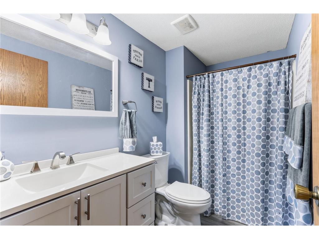4096 Rice Street Vadnais Heights MN 55126 7103709 image25