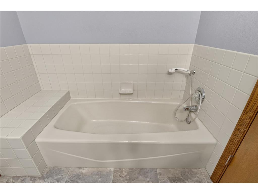 410 3rd Street NW #4 Valley City ND 58072 7108063 image17