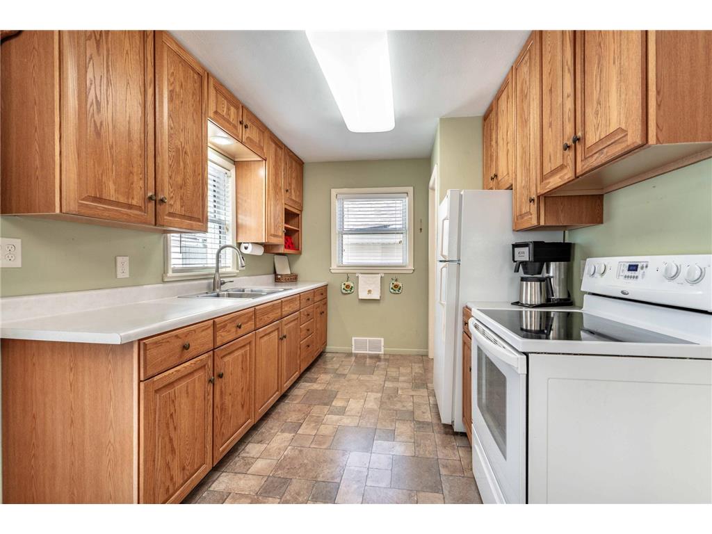 410 E Saint Charles Avenue Fergus Falls MN 56537 7046529 image18