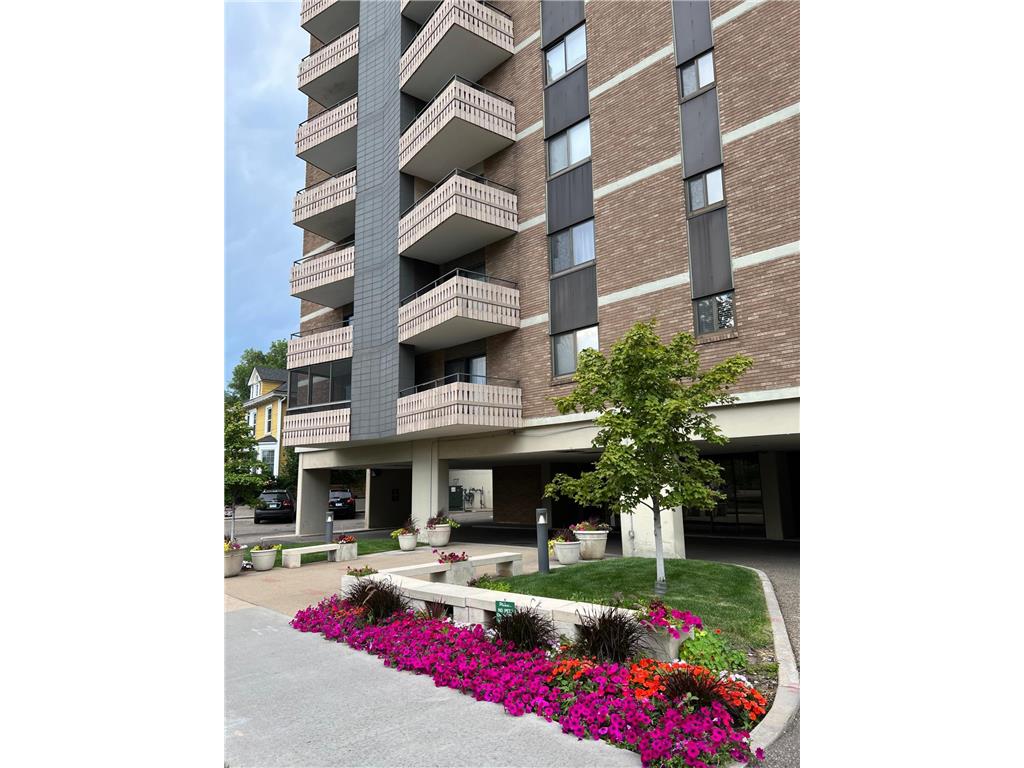 410 Groveland Avenue #702 Minneapolis MN 55403 - Loring 6346765 image1