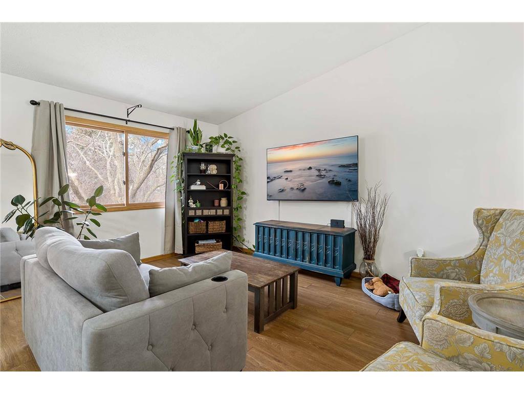 410 Upper Wood Way Burnsville MN 55337 6686802 image1