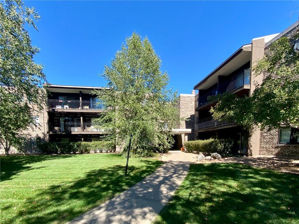 4100 Parklawn Avenue 309, Edina, MN, 55435 MLS 6264600 Edina Realty