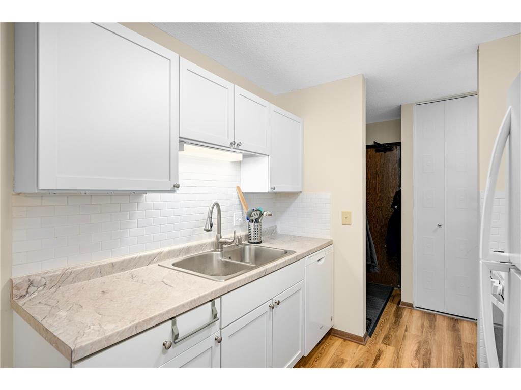 4101 Parklawn Avenue #121 Edina MN 55435 6813093 image16