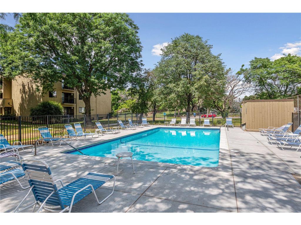 4101 Parklawn Avenue #122 Edina MN 55435 6571475 image1