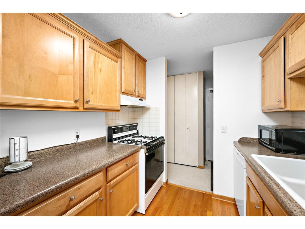 4101 Parklawn Avenue #201 Edina MN 55435 7090263 image4