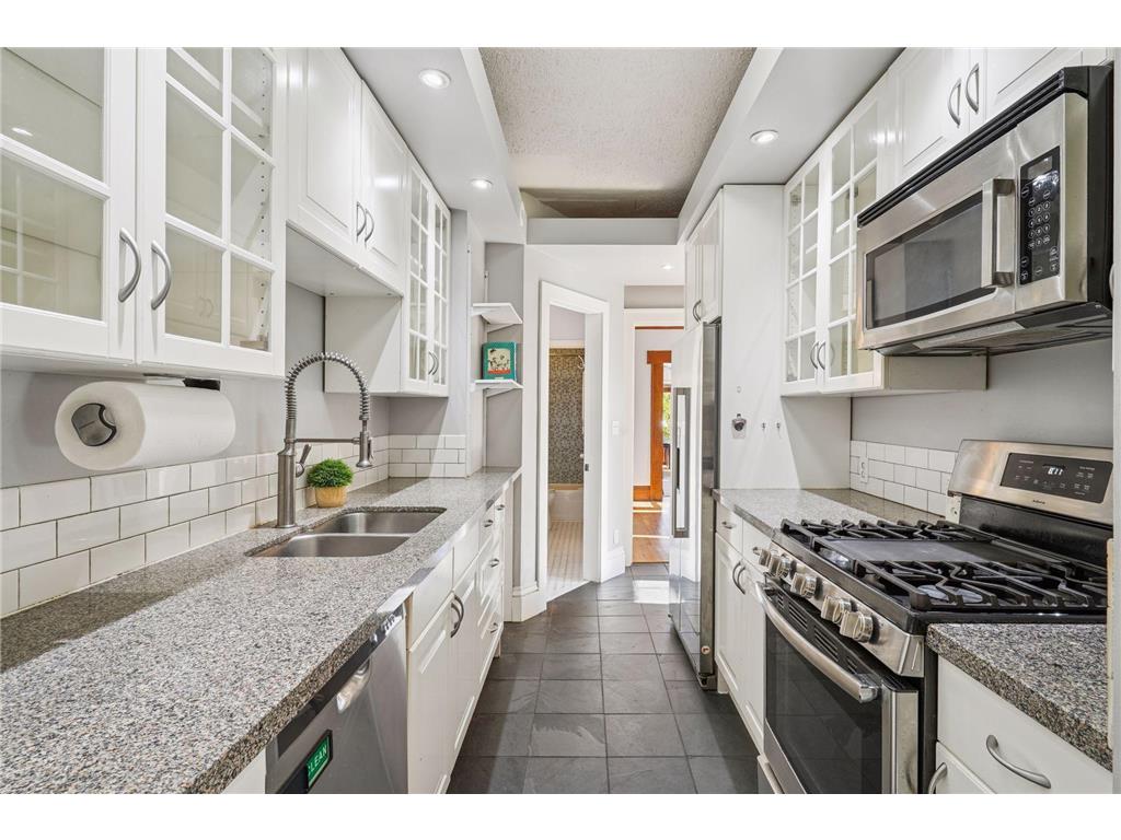 4104 Bryant Avenue S #202 Minneapolis MN 55409 7001946 image17