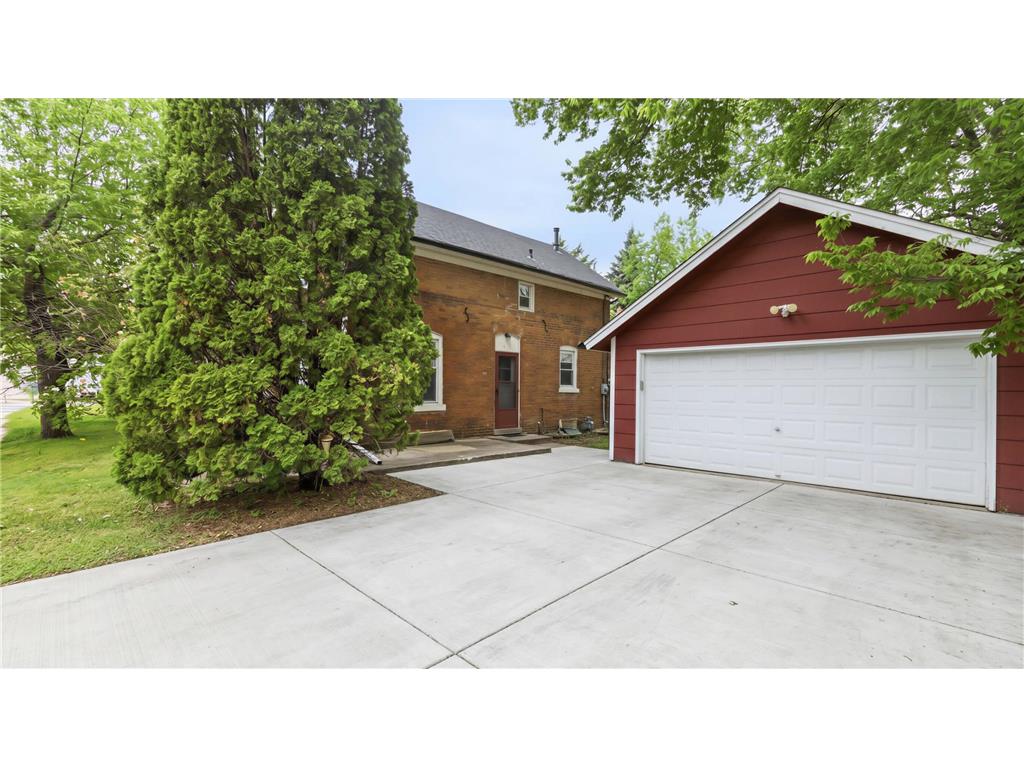 411 2nd Avenue E Shakopee MN 55379 7075908 image1