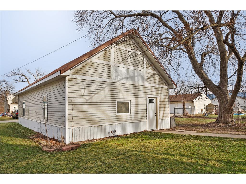 411 2nd Street Lyle MN 55953 7046693 image4