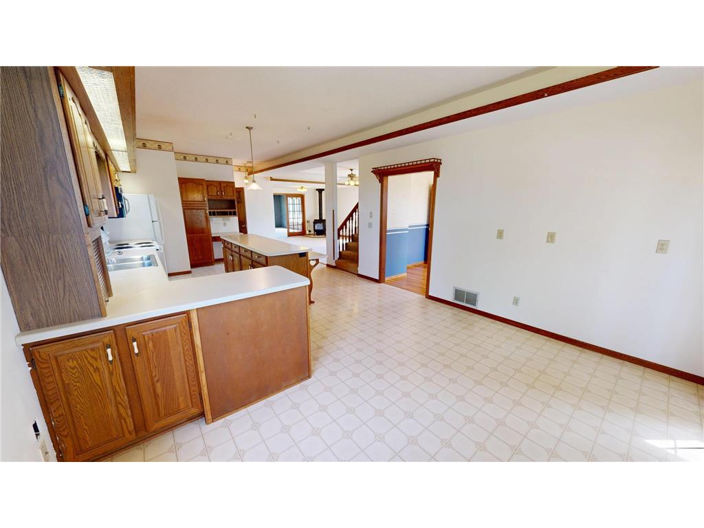 411 60th Avenue NE Willmar MN 56201 - KING 7068391 image17