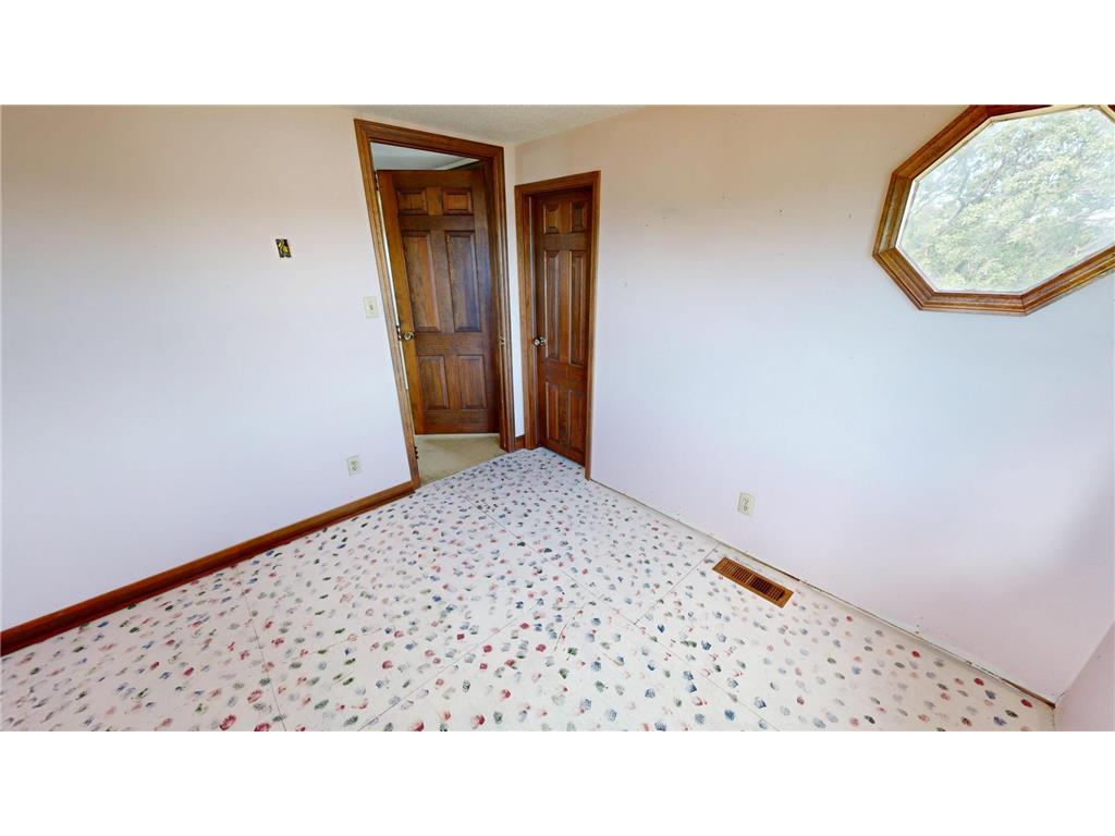 411 60th Avenue NE Willmar MN 56201 - KING 7068391 image43