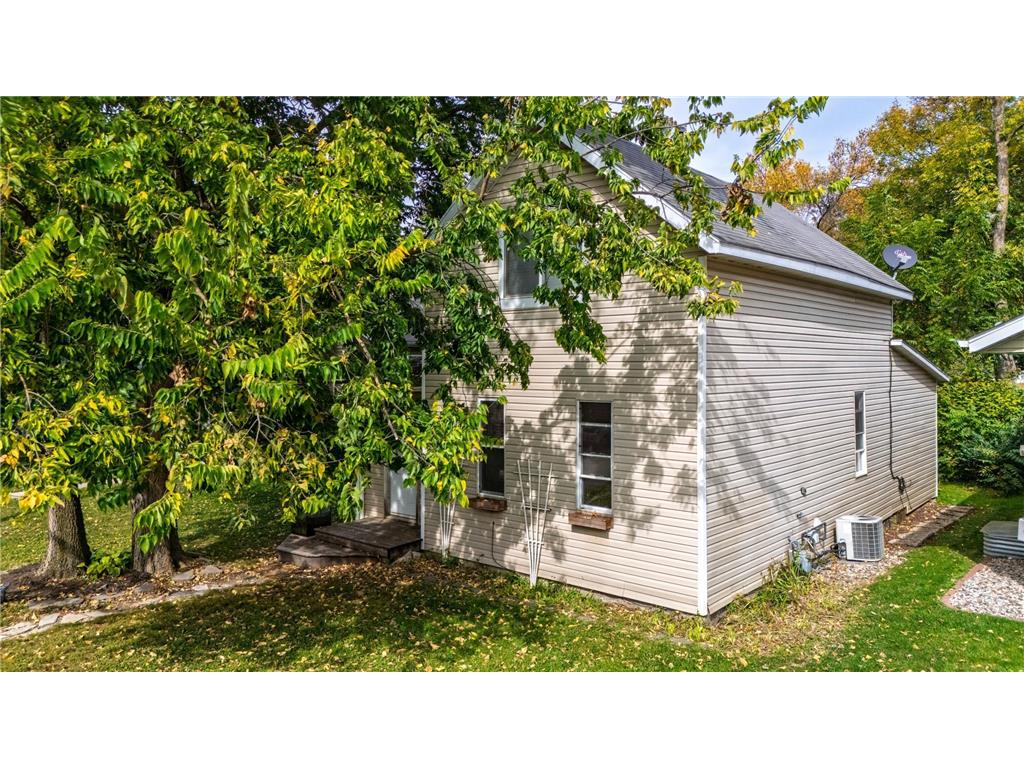 411 Oak Avenue SE Montgomery MN 56069 7032037 image2