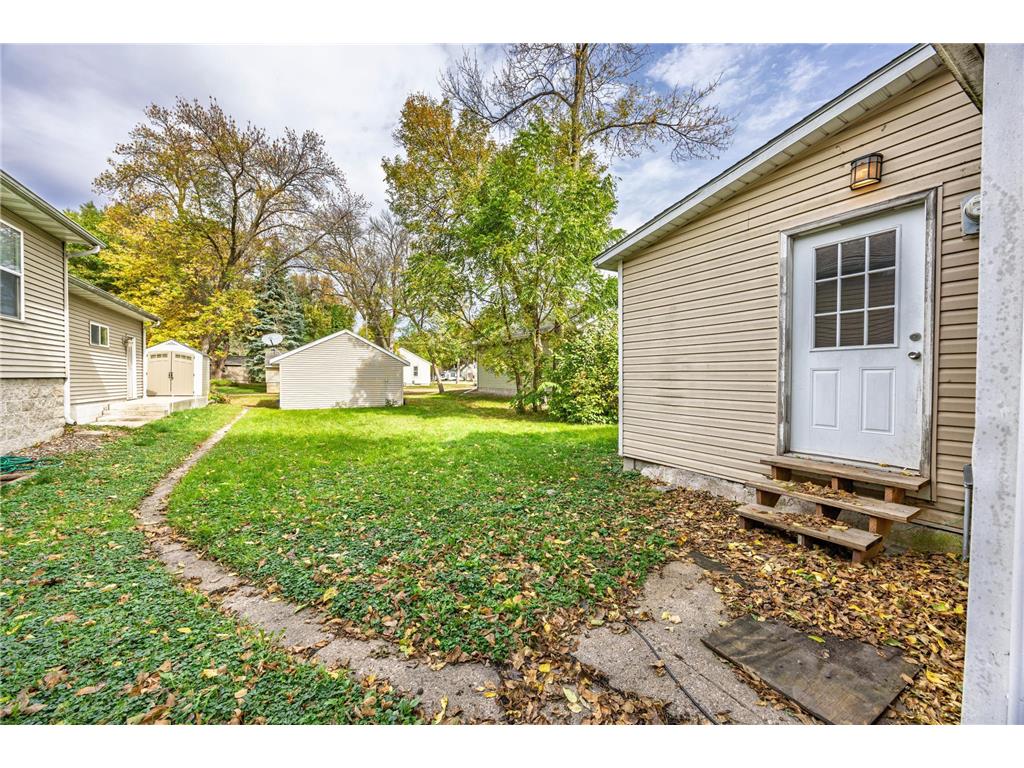 411 Oak Avenue SE Montgomery MN 56069 7032037 image34