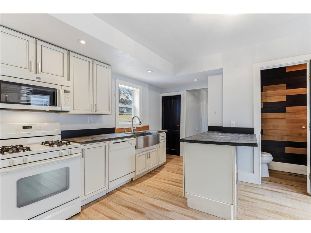 4114 Dupont Avenue N Minneapolis MN 55412 7008375 image6