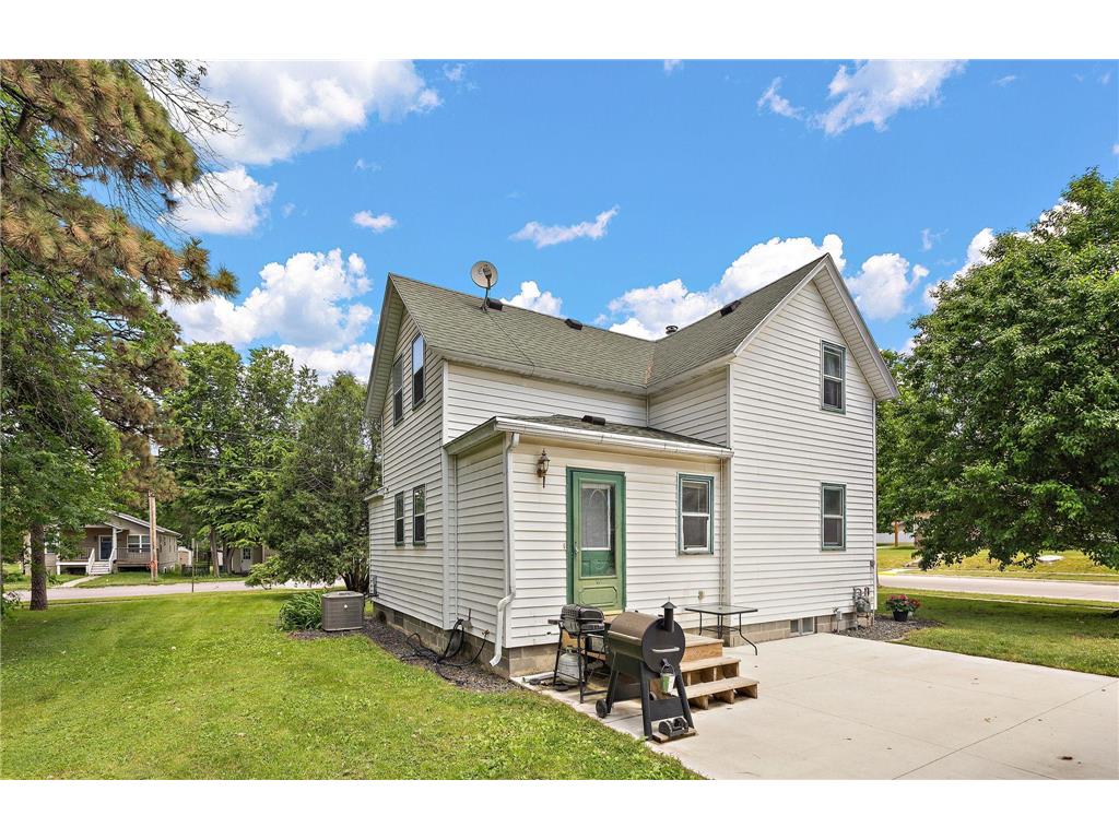 412 Oak Avenue SE Montgomery MN 56069 7088915 image2