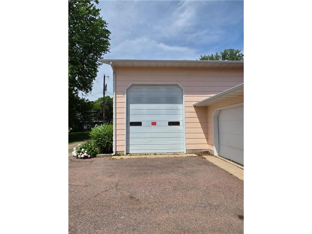 412 W Main Street Pipestone MN 56164 7080080 image18