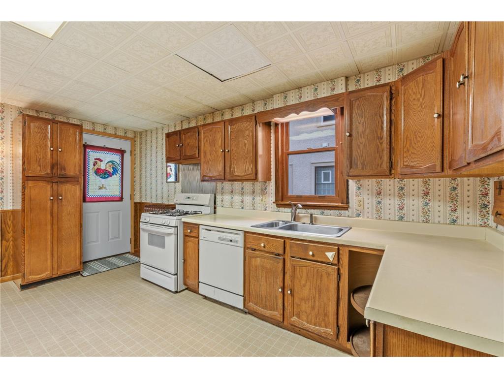 4123 Russell Avenue N Minneapolis MN 55412 7059738 image16