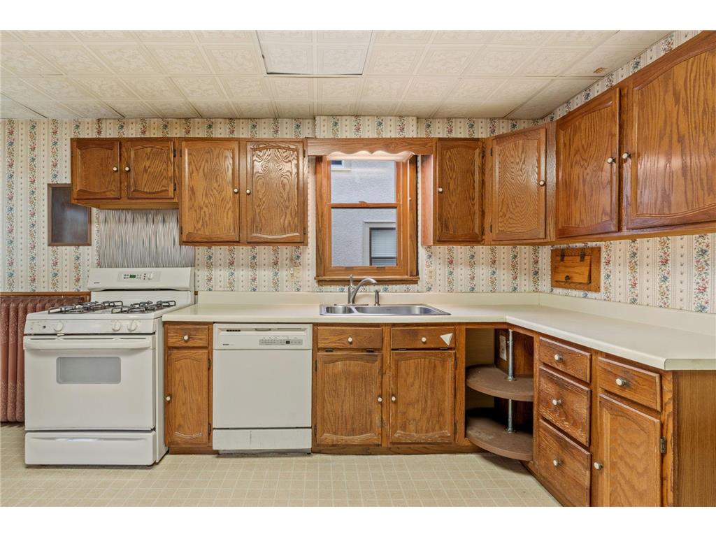 4123 Russell Avenue N Minneapolis MN 55412 7059738 image17