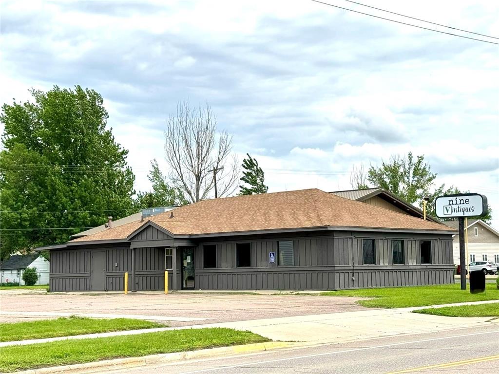 413 8th Avenue SE Pipestone MN 56164 6478303 image1