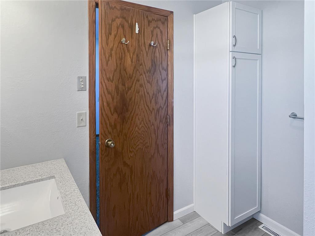 413 N 1st Avenue W Truman MN 56088 7001113 image18