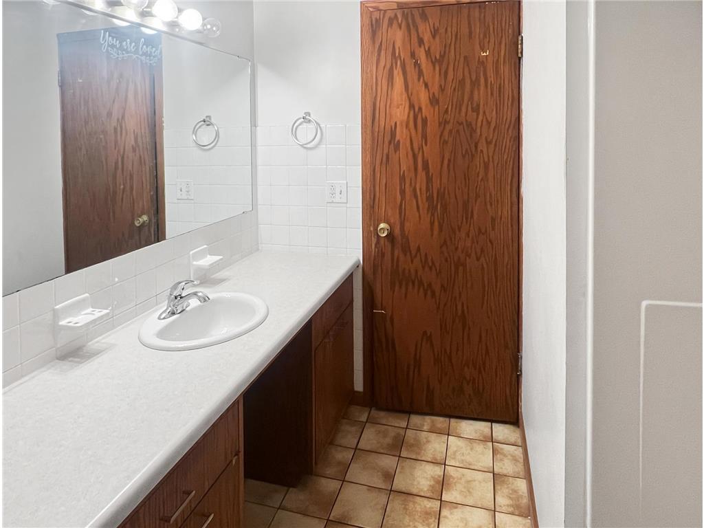 413 N 1st Avenue W Truman MN 56088 7001113 image21