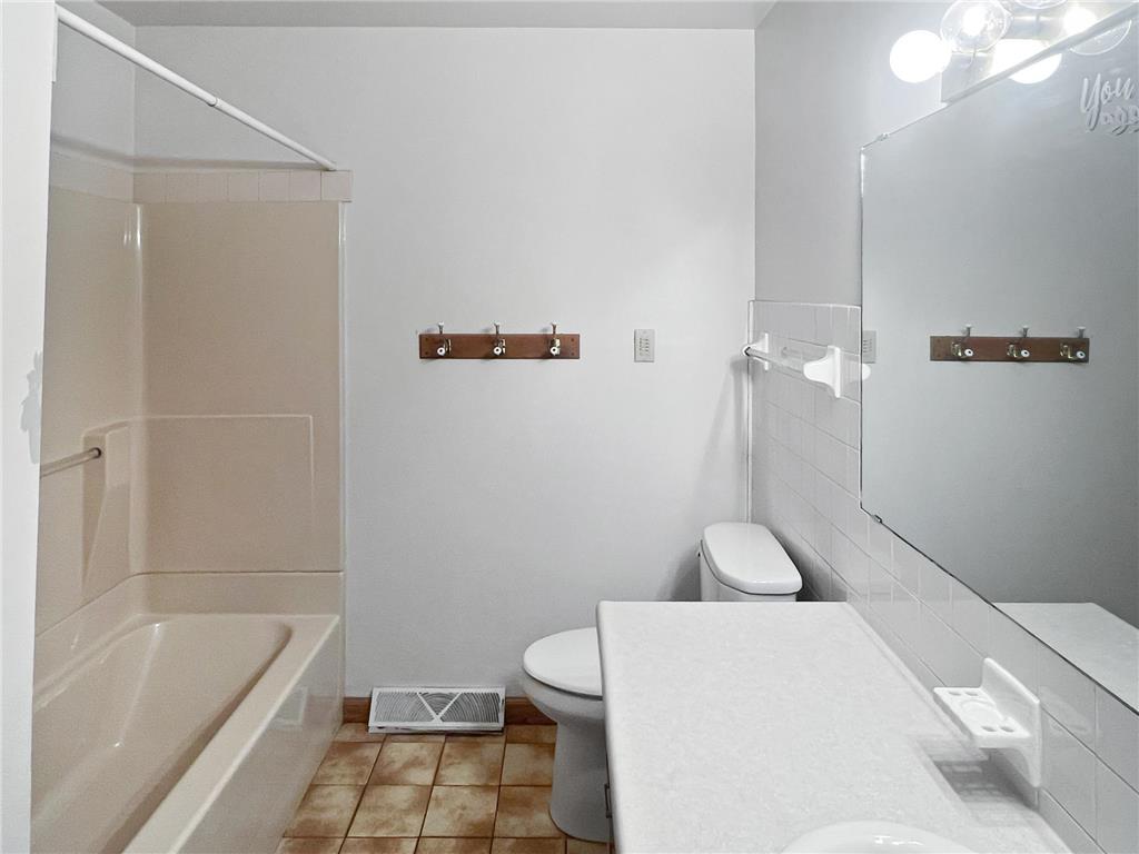 413 N 1st Avenue W Truman MN 56088 7001113 image22