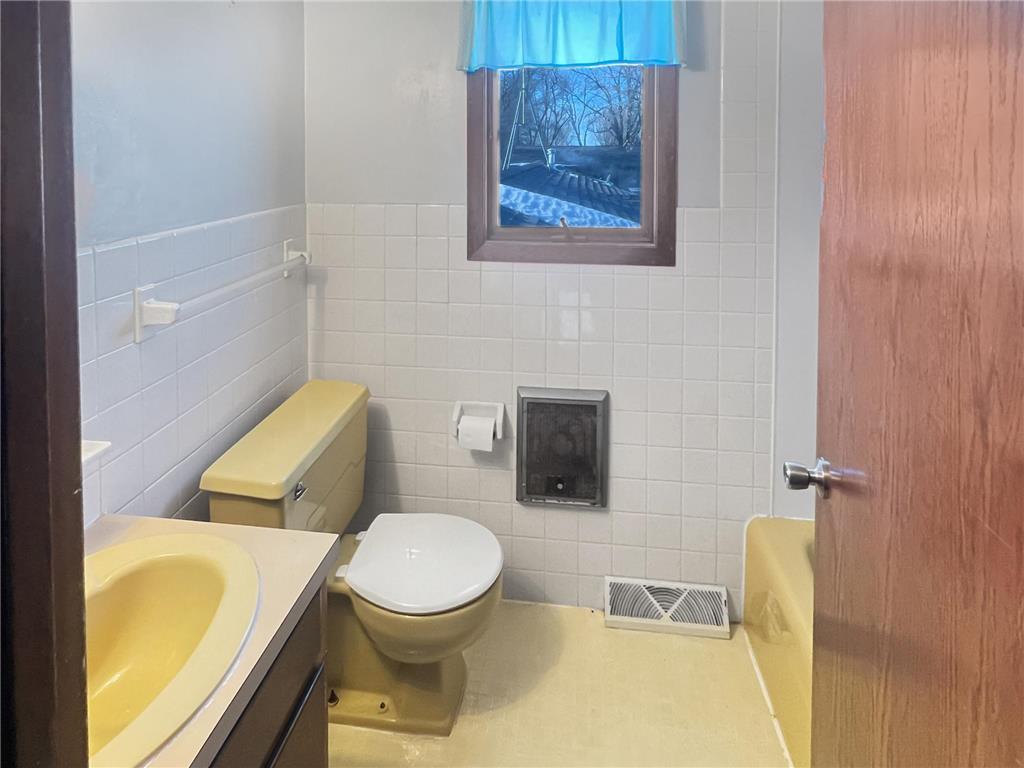 413 N 1st Avenue W Truman MN 56088 7001113 image30