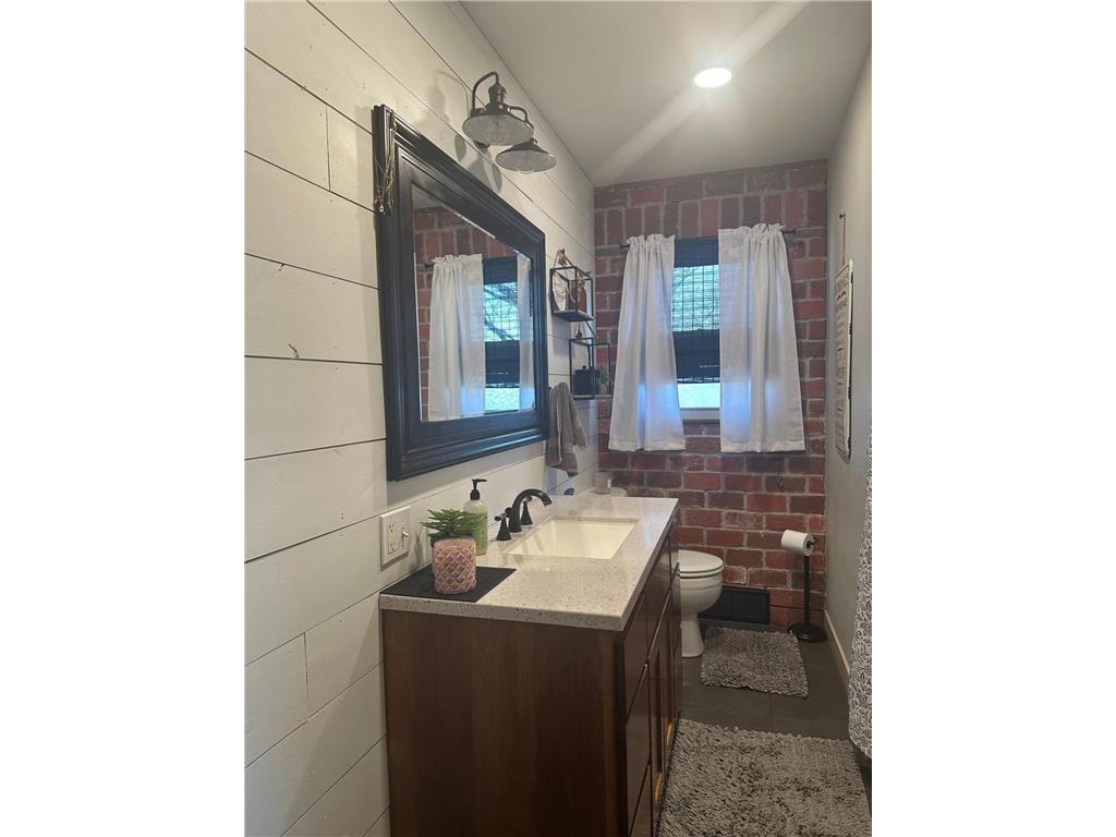 413 W Bishop Street Luverne MN 56156 7054482 image16