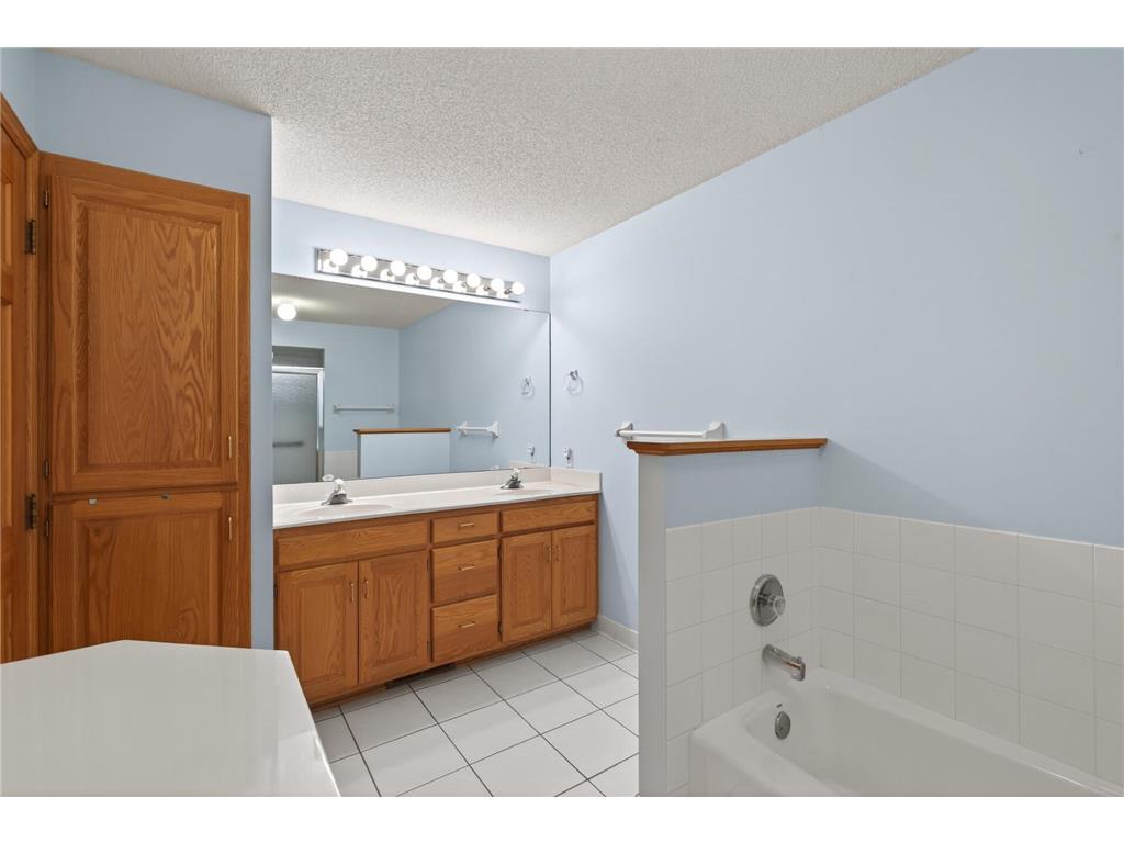 4134 Thornhill Lane Vadnais Heights MN 55127 7089729 image21
