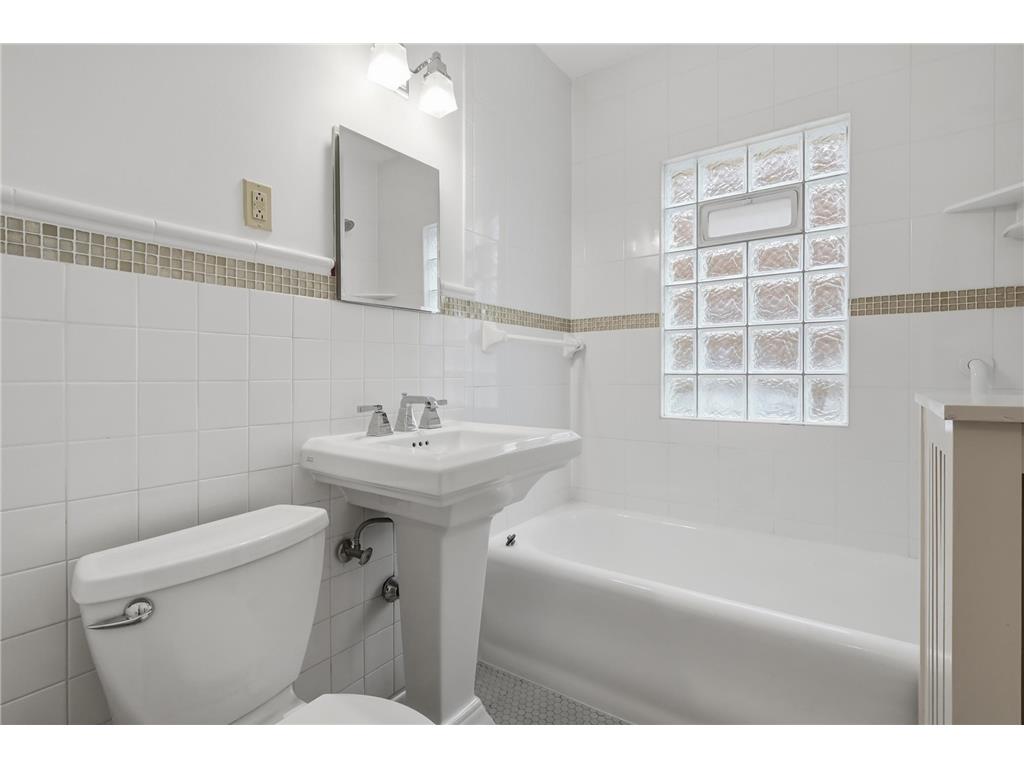 4136 Grand Avenue S Minneapolis MN 55409 7090339 image12