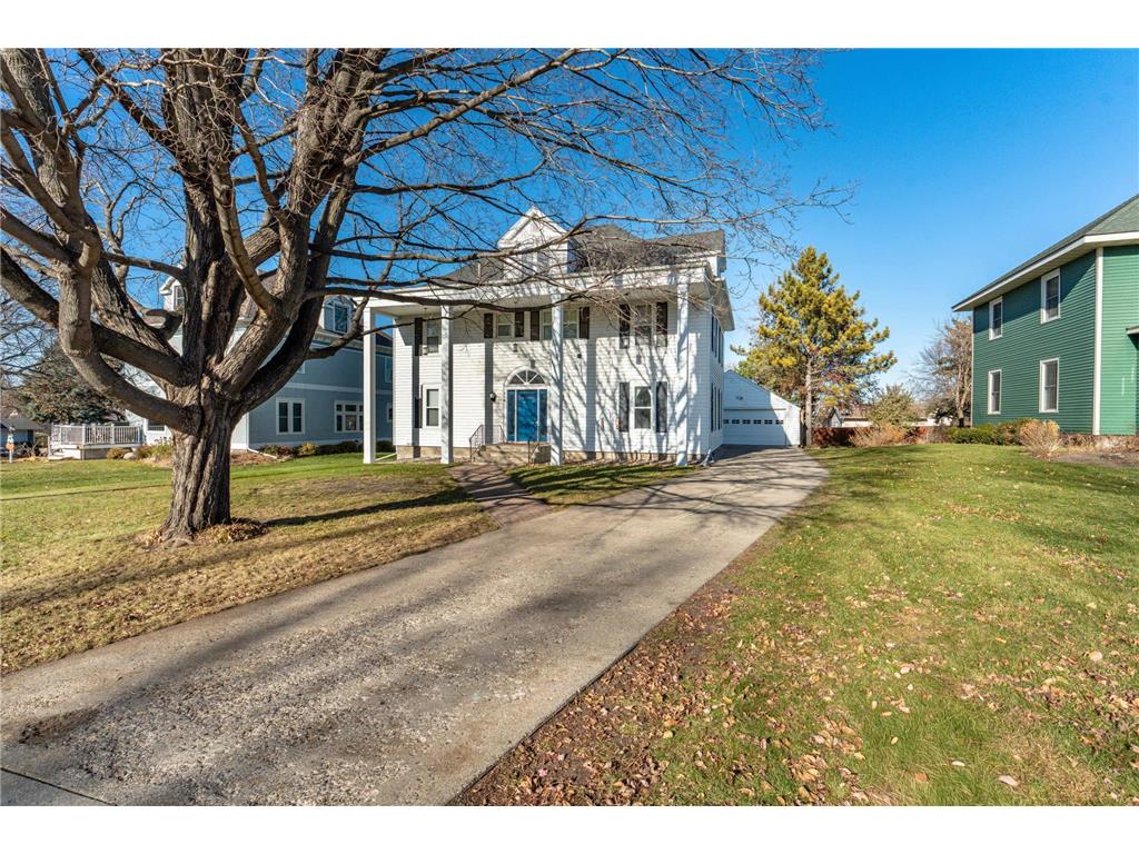 414 E Division Street Elbow Lake MN 56531 6817362 image1