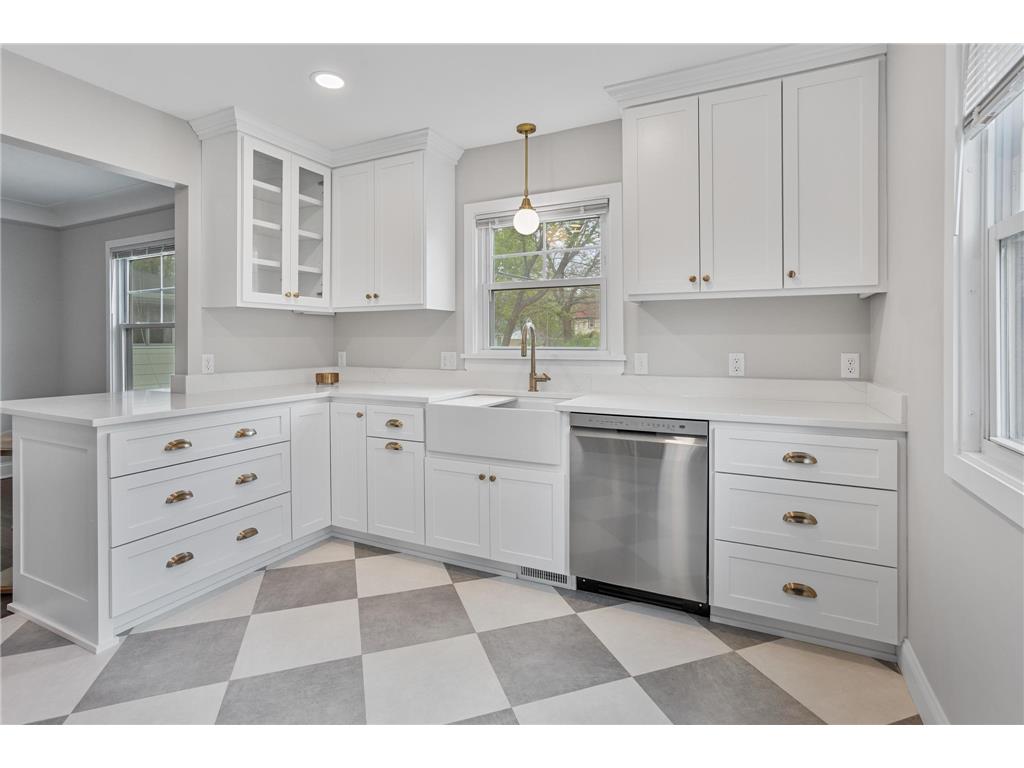 4140 Yates Avenue N Robbinsdale MN 55422 7065453 image4