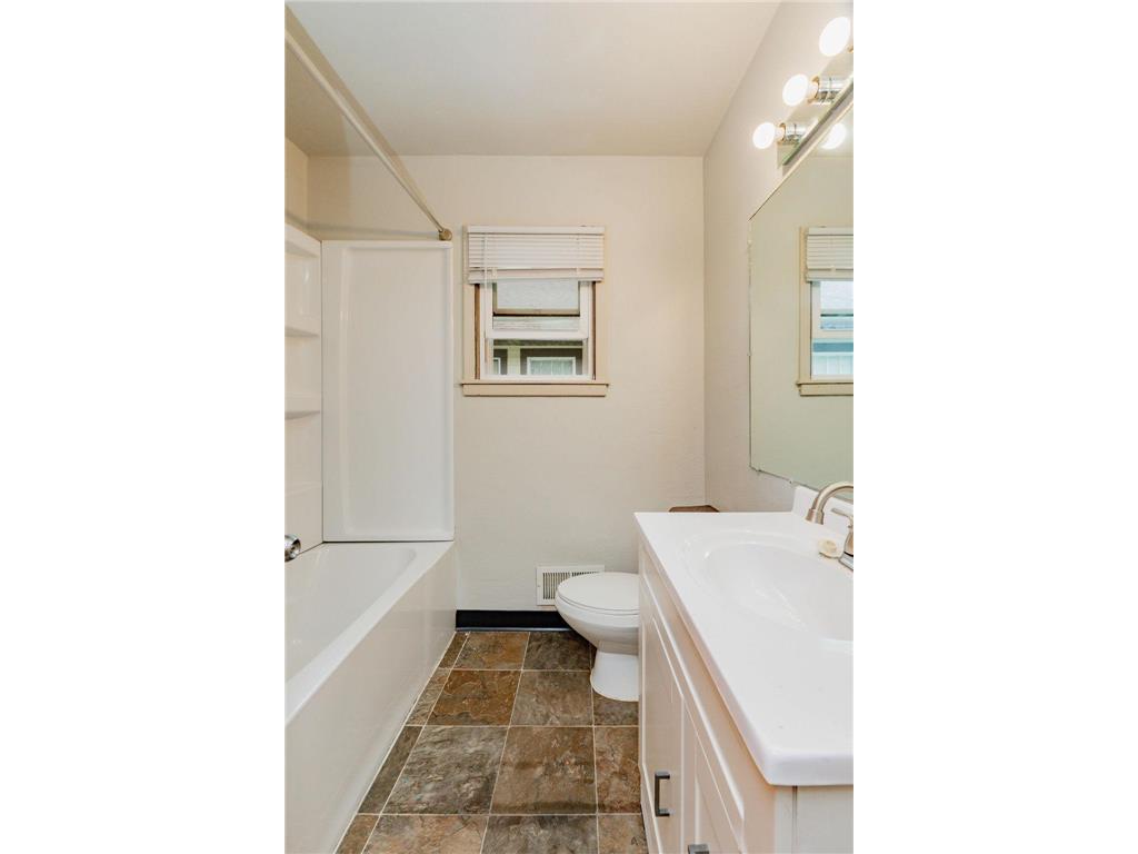 415 10th Street S Moorhead MN 56560 7097477 image18