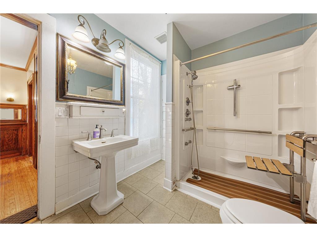 415 Division Street W Faribault MN 55021 7070772 image18