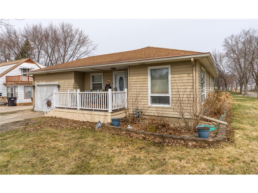 415 E Hawthorne Street Albert Lea MN 56007 7047789 image1