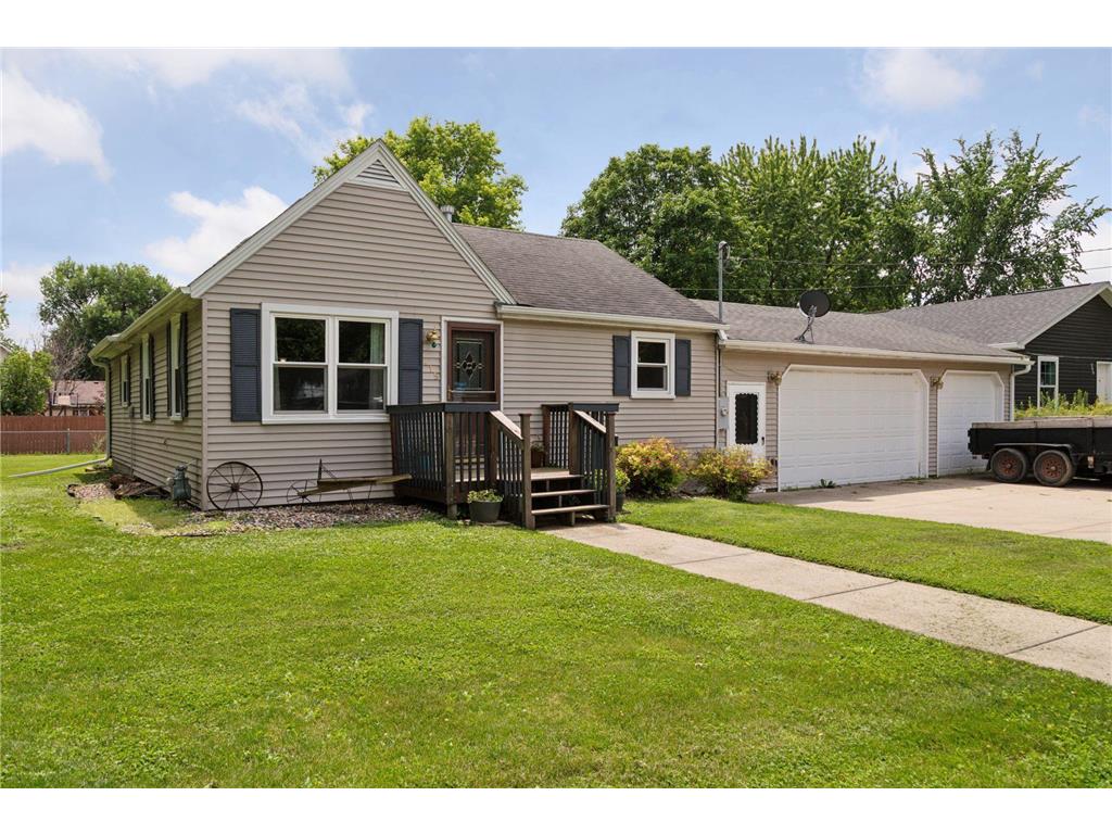 415 E Washington Street Le Center MN 56057 6741834 image1