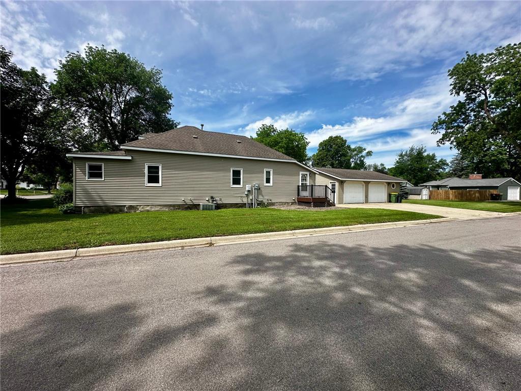 415 N 6th Street Marshall MN 56258 7086622 image1