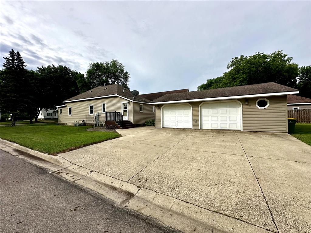 415 N 6th Street Marshall MN 56258 7086622 image40