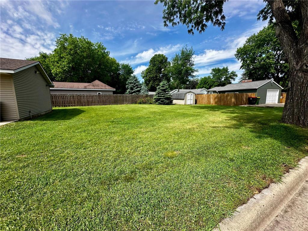 415 N 6th Street Marshall MN 56258 7086622 image9