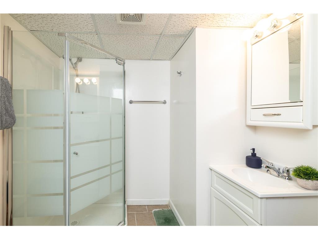 4151 Queen Avenue N Minneapolis MN 55412 7067103 image19