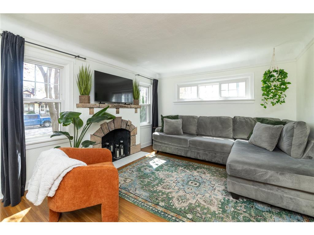 4151 Queen Avenue N Minneapolis MN 55412 7067103 image2