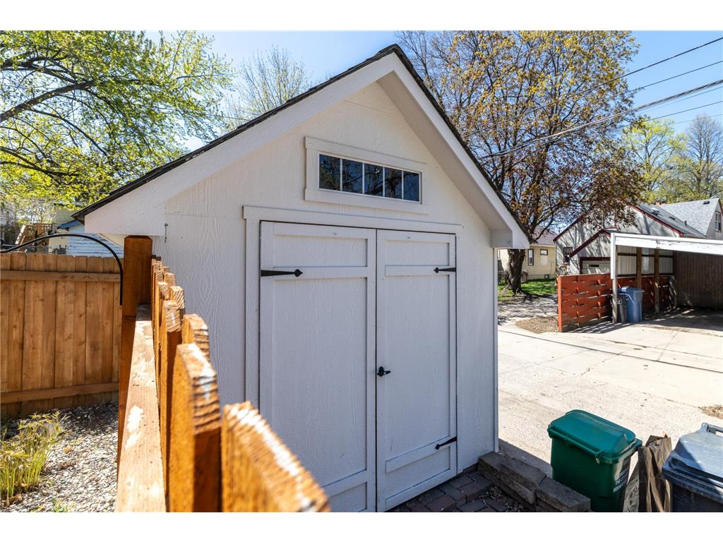4151 Queen Avenue N Minneapolis MN 55412 7067103 image22
