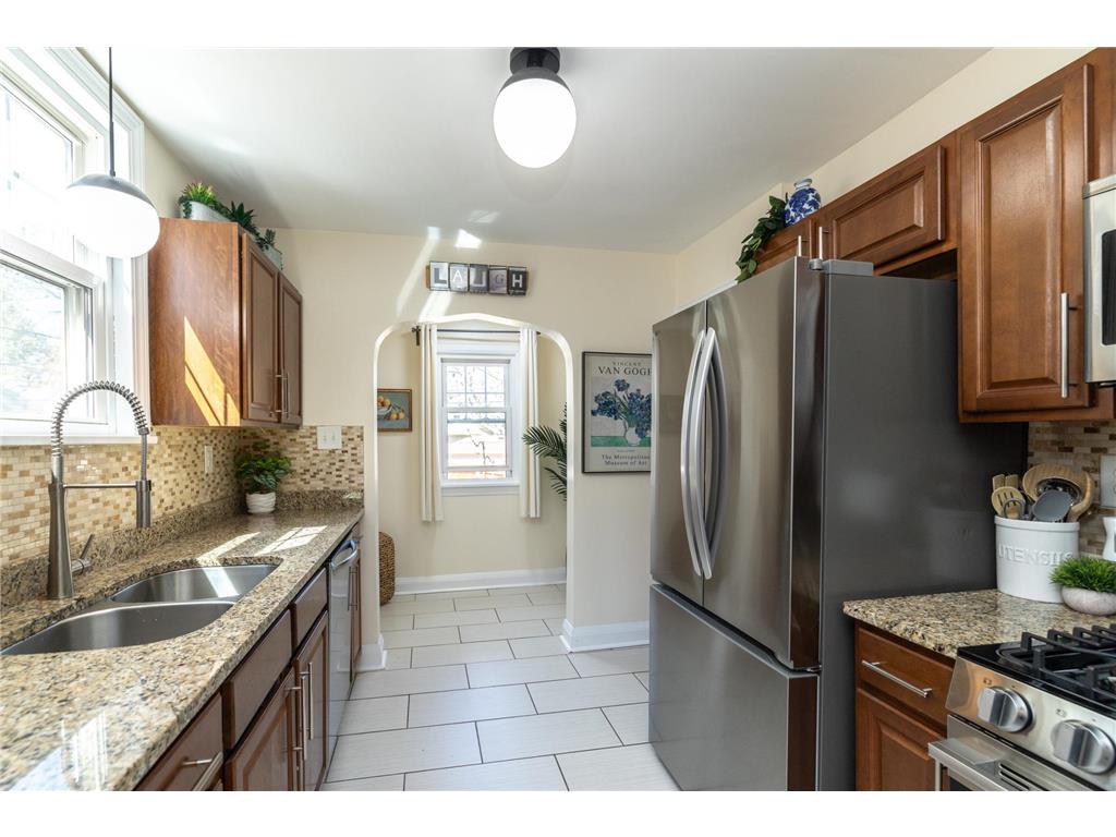4151 Queen Avenue N Minneapolis MN 55412 7067103 image7