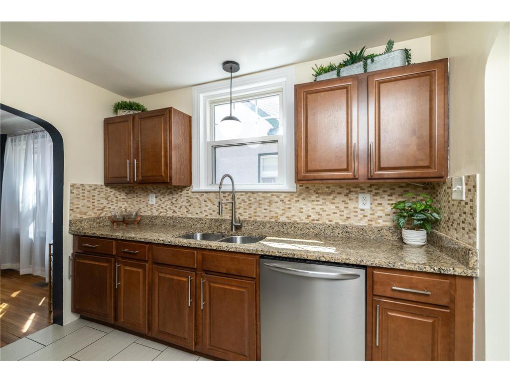 4151 Queen Avenue N Minneapolis MN 55412 7067103 image8