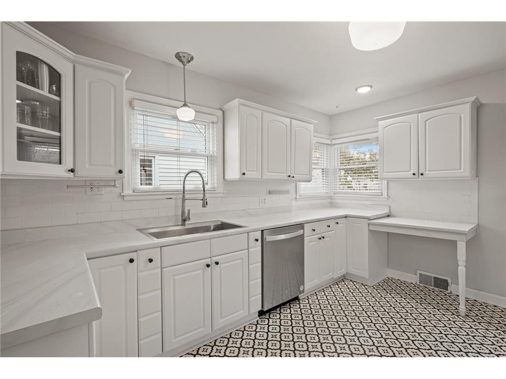 4151 Zenith Avenue N Robbinsdale MN 55422 6454523 image1