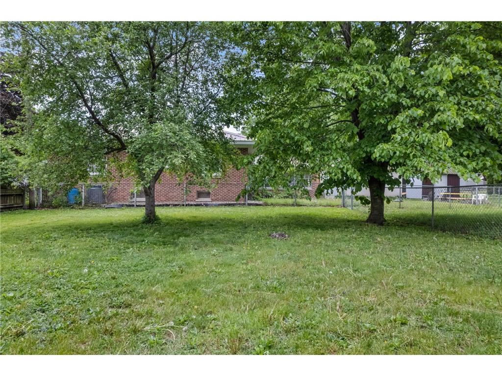 4155 W 8th Street Goodview MN 55987 7075973 image18
