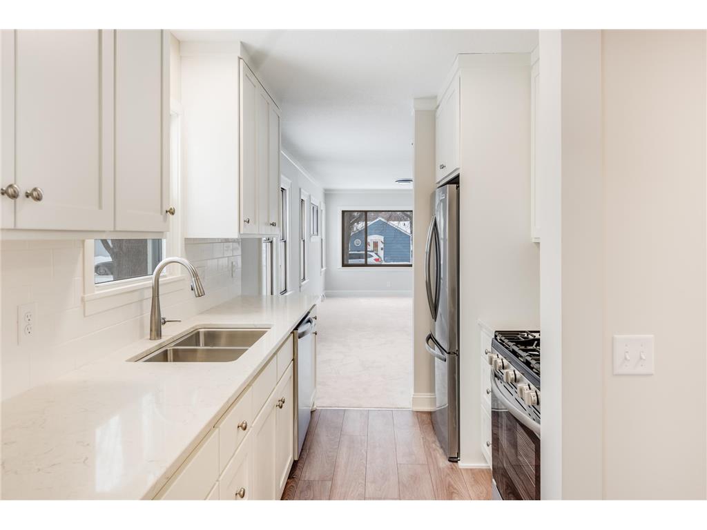 4158 Zane Avenue N Robbinsdale MN 55422 7025352 image1