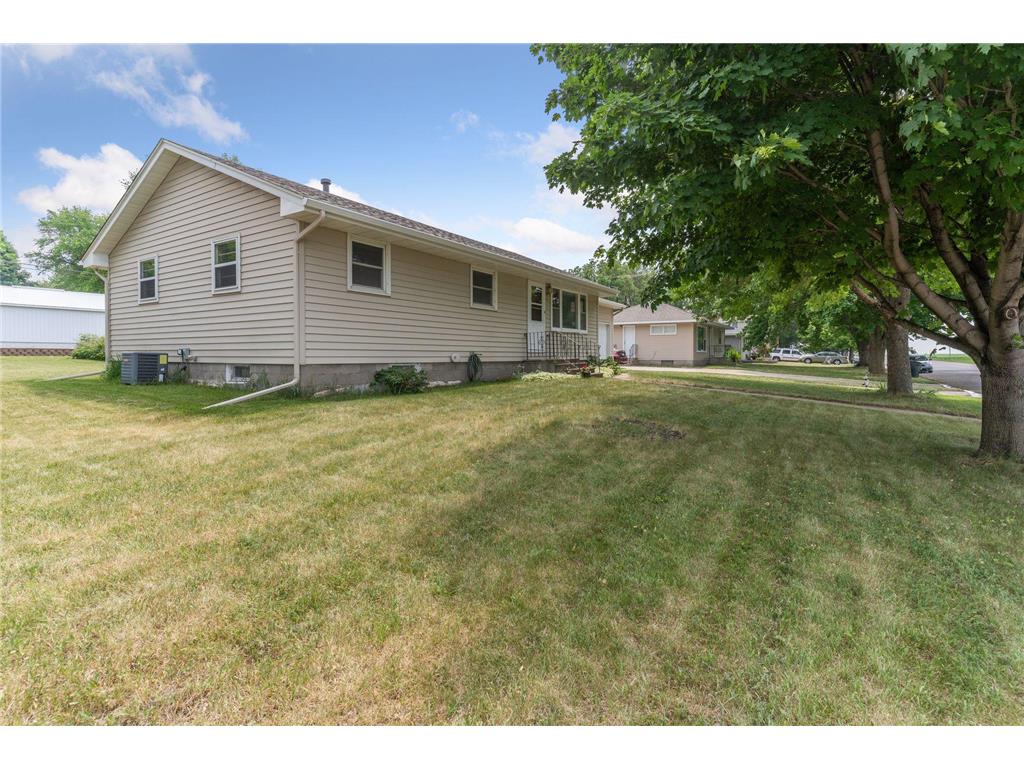 416 10th Street Gaylord MN 55334 6371933 image1