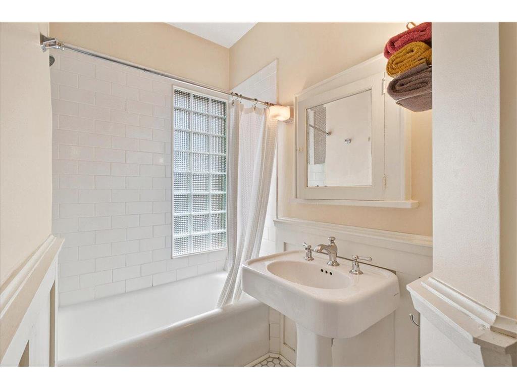 416 Laurel Avenue Saint Paul MN 55102 7072128 image45