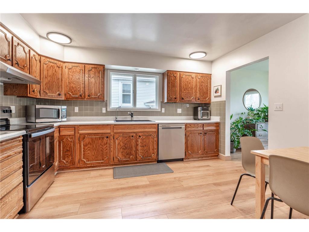 417 E Division Street Elbow Lake MN 56531 7049056 image10