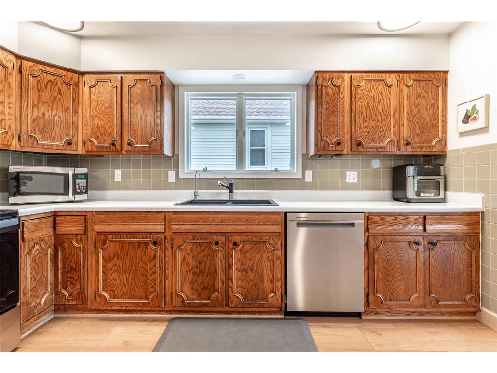 417 E Division Street Elbow Lake MN 56531 7049056 image12